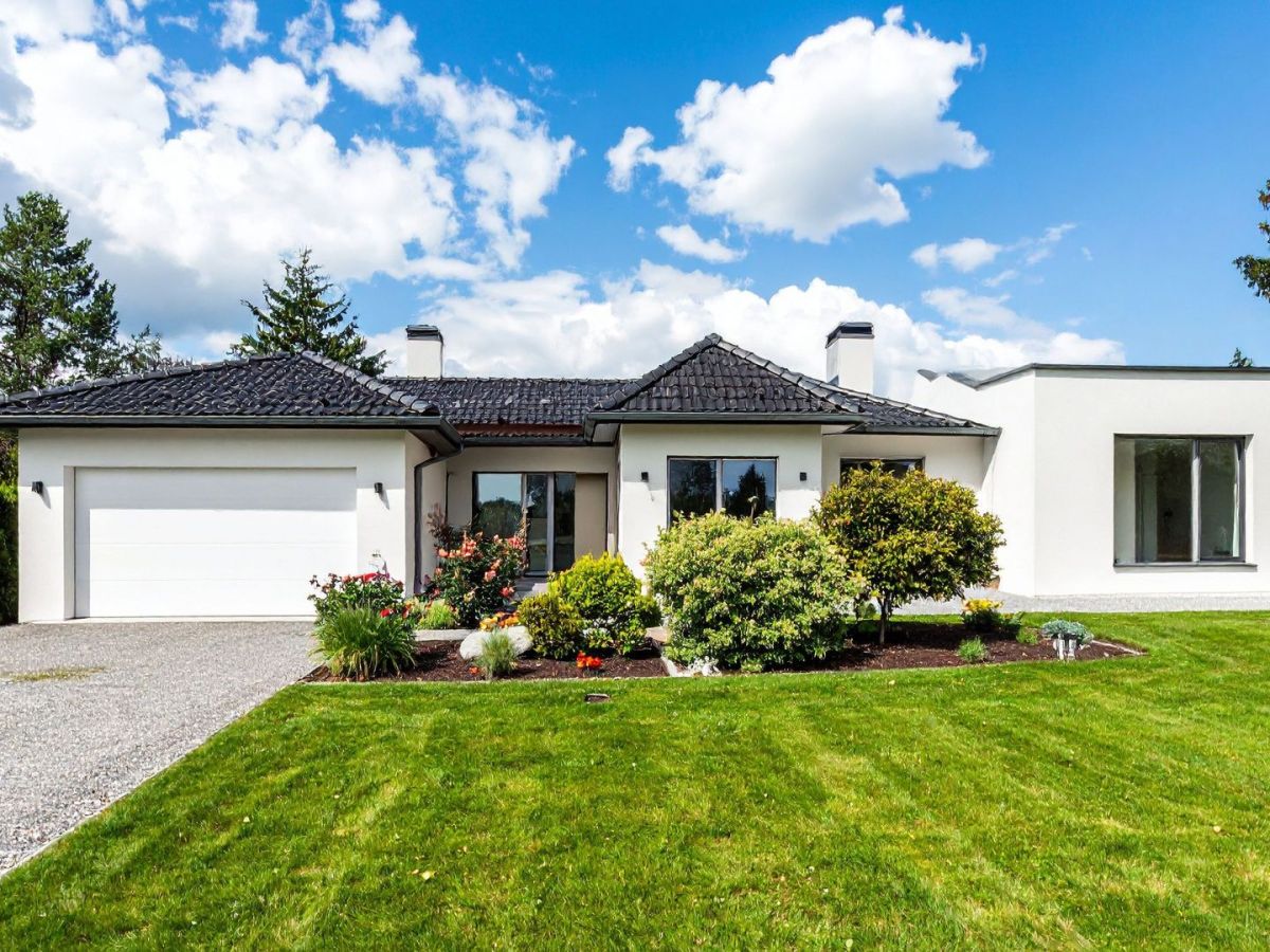 Modern Touches for Classic Charm: Making Your Older Home Shine for Today’s&nbsp;Buyers